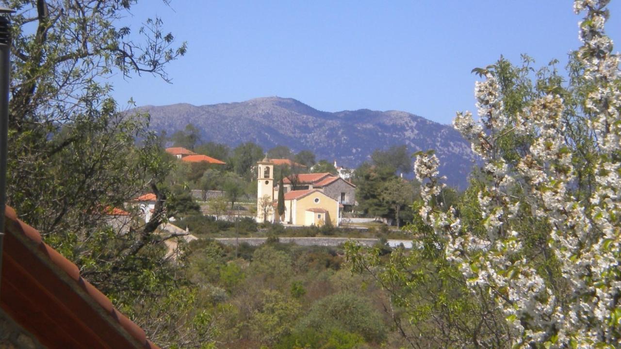 Stone House In A Quiet Landscape, Leonidion Leonídion Exterior foto