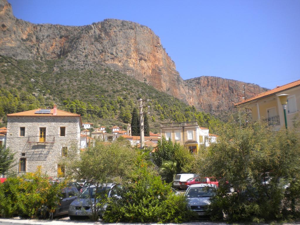 Stone House In A Quiet Landscape, Leonidion Leonídion Exterior foto