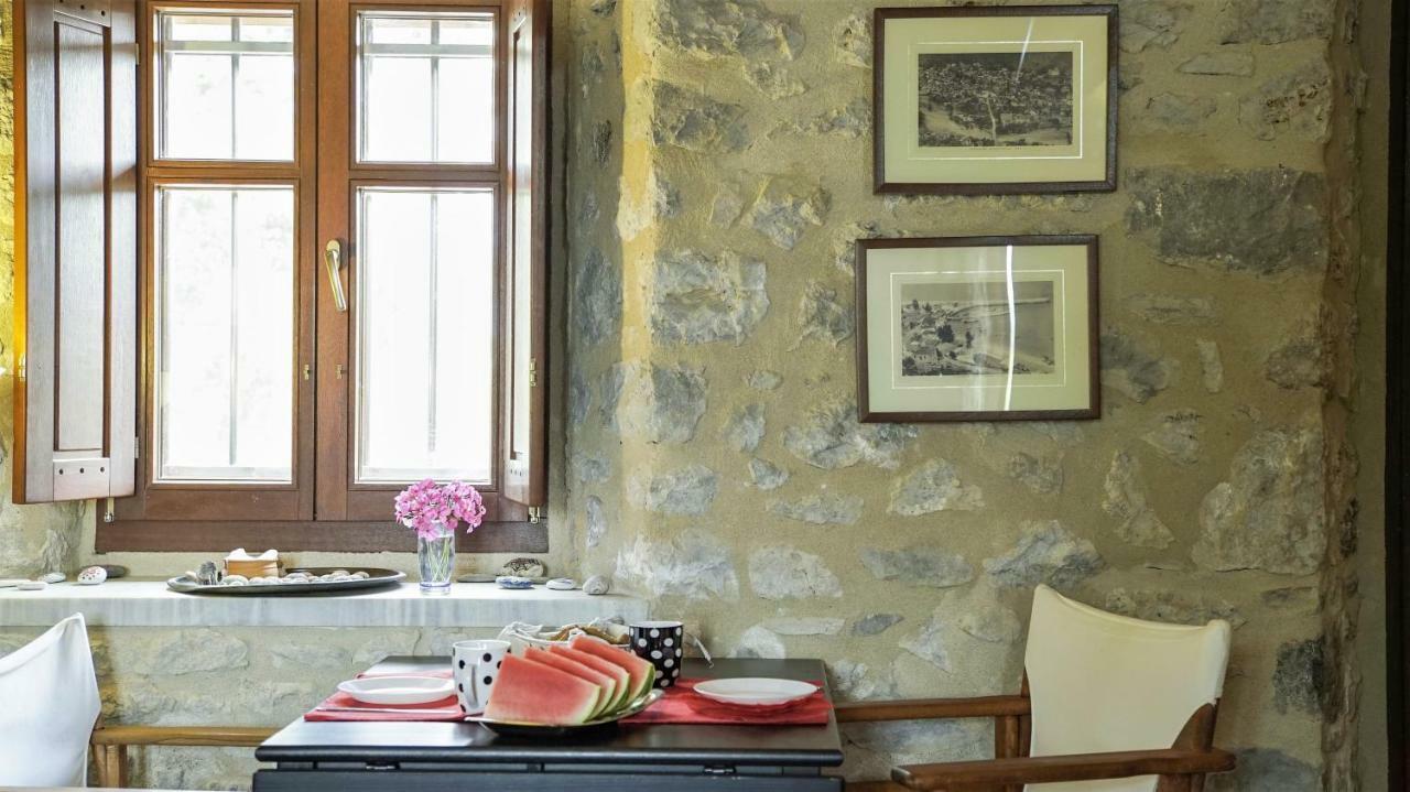 Stone House In A Quiet Landscape, Leonidion Leonídion Exterior foto