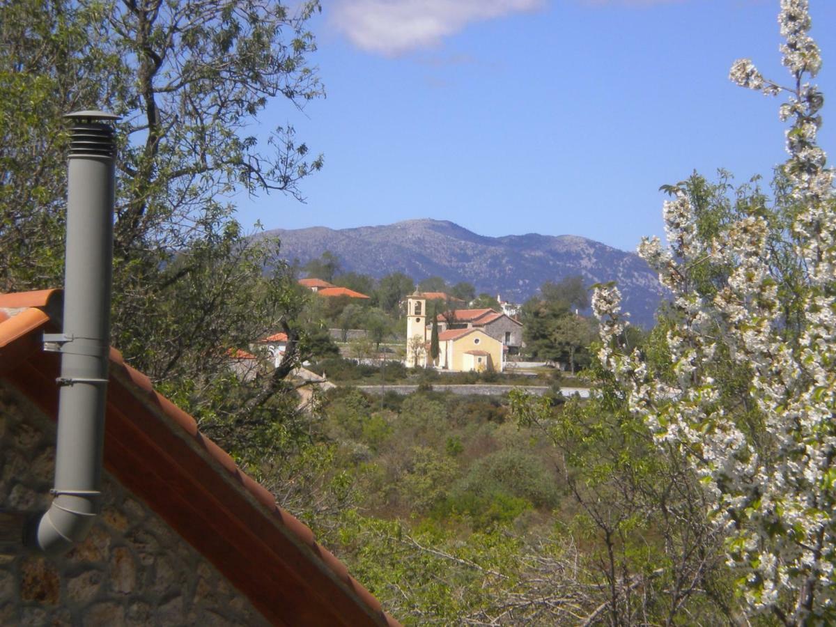 Stone House In A Quiet Landscape, Leonidion Leonídion Exterior foto