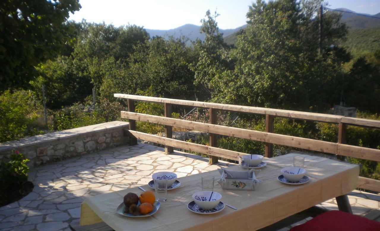 Stone House In A Quiet Landscape, Leonidion Leonídion Exterior foto
